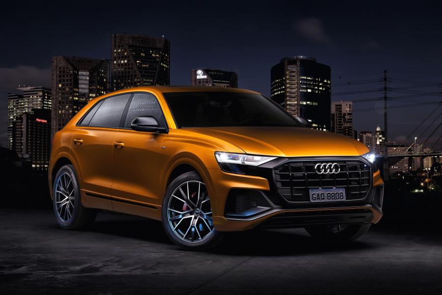  Audi Q8 55 TFSI Quattro S-Line 2019 года  (LA) (фото 1 из 21)